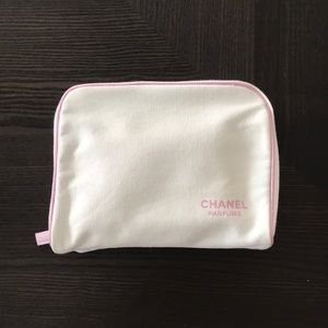 CHANEL PARFUMS COSMETIC/ TOILETRY CASE